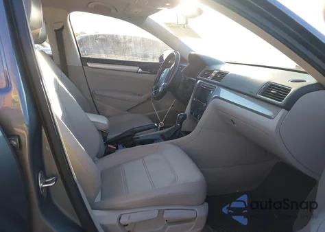 2015 Volkswagen Passat 1.8T Limited Edition z USA, uszkodzony, nr VIN 1VWAT7A34FC110583